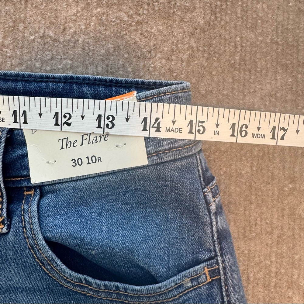 Abercrombie & Fitch The Flare Ultra High Rise Medium‎ Wash Jean Size 30/10R - Picture 9 of 14